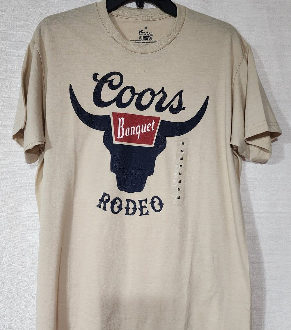 Coors Banquet bull men's medium shirt